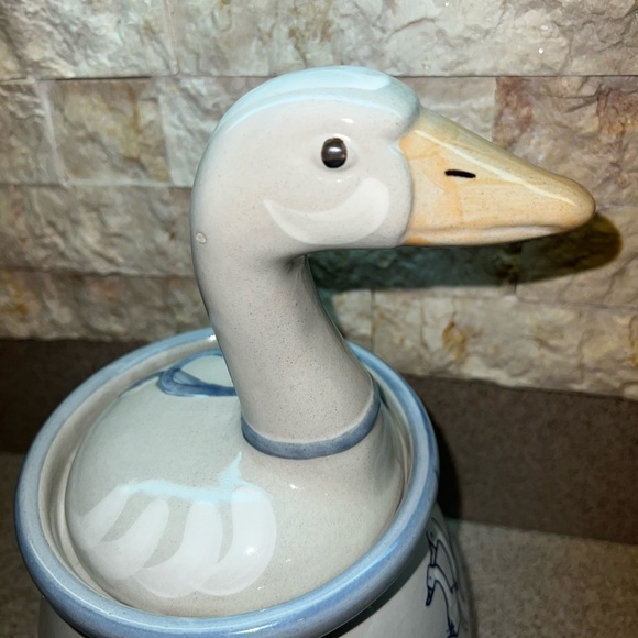 Gaggle of Geese LRG Pot Belly Canister and DUCK HEAD lid by LOUISVILLE stoneware - Picture 13 of 16